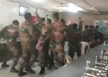 ಕನ್ನಡ ಹಾಡಿಗೆ ಸೈನಿಕರ ಭರ್ಜರಿ ಸ್ಟೆಪ್ಸ್- ಹಿಂದಿ ಓಕೆ ಕನ್ನಡ ಯಾಕೆ ಎಂದ ಕಿಡಿಗೇಡಿಗಳು ?!