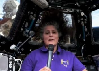 ಬಾಹ್ಯಾಕಾಶದಲ್ಲಿ ಸಿಲುಕಿದ್ರೂ ಹಬ್ಬ ಮರೆತಿಲ್ಲ – ದೀಪಾವಳಿಯ ಶುಭ ಕೋರಿದ ಸುನಿತಾ ವಿಲಿಯಮ್ಸ್ !