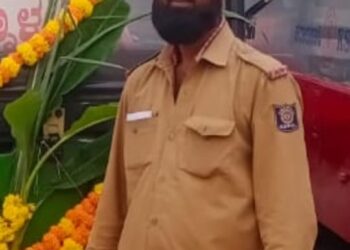 ಬಸ್ನಲ್ಲಿ ಯುವತಿ ಅಸ್ವಸ್ಥ.. ಮಾನವೀಯತೆ ಮೆರೆದ ಚಾಲಕ, ನಿರ್ವಾಹಕ