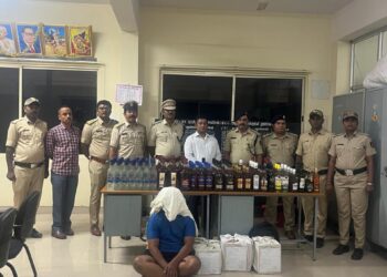 ಬೆಂಗಳೂರಿನ ಮನೆಯಲ್ಲಿ ಗೋವಾ ಲಿಕ್ಕರ್ ವಶಕ್ಕೆ – 5 ಲಕ್ಷ ಮೌಲ್ಯದ 151 ಲೀಟರ್ ಮದ್ಯ ಸೀಜ್ !