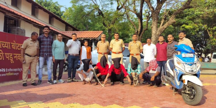 ಲಿಫ್ಟ್‌ ಕೊಡುವ ಆಮಿಷ; ಚಲಿಸುವ ಕಾರಿನಲ್ಲೇ ಯುವತಿ ಮೇಲೆ ಸಾಮೂಹಿಕ ಅತ್ಯಾಚಾರ