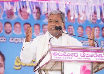 ನಾನು ಬಳ್ಳಾರಿಗೆ ಬಂದಾಗ ರೆಡ್ಡಿ-ಶ್ರೀರಾಮುಲು ಭಾಷಣ ಮಾಡೋಕೆ ಜಾಗ ಕೊಡದೆ ಅವಮಾನ ಮಾಡಿದ್ರು:ಸಿಎಂ