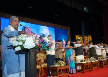 ಸಂವಿಧಾನ ವಿರೋಧಿಗಳು ಮತ್ತು ಮನುಸ್ಮೃತಿ ಬಗ್ಗೆ ಎಚ್ಚರವಹಿಸಿ:ಸಿಎಂ ಸಿದ್ದರಾಮಯ್ಯ ಕರೆ