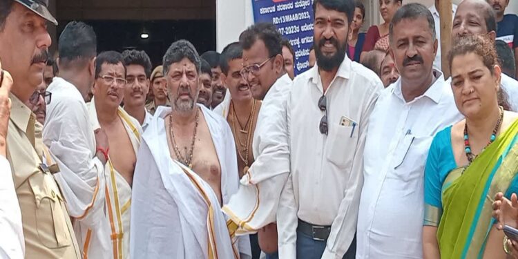 ಈಗ ಖುಷಿ.. ನಾಡಿದ್ದು ಮತ್ತಷ್ಟು ಖುಷಿ.. ಮೂಕಾಂಬಿಕೆ ಮೊರೆ ಹೋದ ಡಿಕೆ