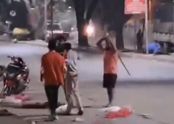 ಮಡಿವಾಳ ಮಾರ್ಕೆಟ್ ನಲ್ಲಿ ಮಾರಾ-ಮಾರಿ ! ನಡುರಸ್ತೆಯಲ್ಲೇ ಮಾರಕಾಸ್ತ್ರಗಳಿಂದ ಬಡಿದಾಡಿಕೊಂಡ ಗುಂಪು ! 