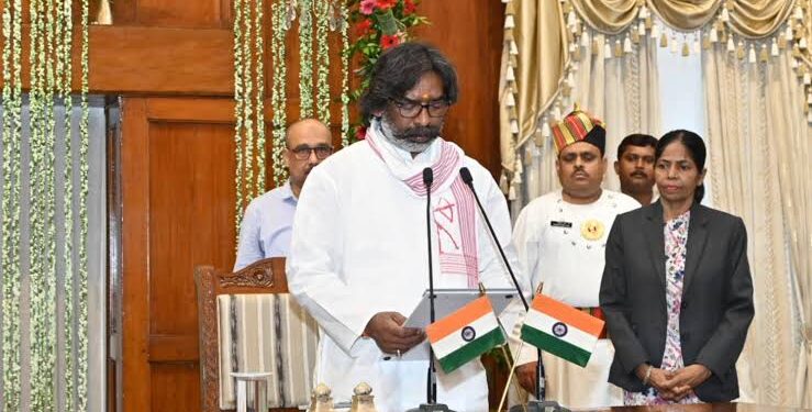 ಇಂದು ಜಾರ್ಖಂಡ್ ಸಿಎಂ ಆಗಿ ಹೇಮಂತ್ ಸೊರೆನ್ ಪ್ರಮಾಣವಚನ ! ಸತತ ನಾಲ್ಕನೇ ಬಾರಿಗೆ ಸಿಎಂ ಆಗಿ ಅಧಿಕಾರ !