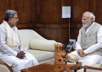 ಮೋದಿ ಭೇಟಿಯಾಗಿ ಮನವಿ ಪತ್ರ ನೀಡಿದ ಸಿಎಂ ! ನಬಾರ್ಡ್, ಭದ್ರಾ ಯೋಜನೆಗೆ ಸೇರಿ ಹಲವು ವಿಚಾರ ಉಲ್ಲೇಖಿಸಿದ ಸಿದ್ದು !