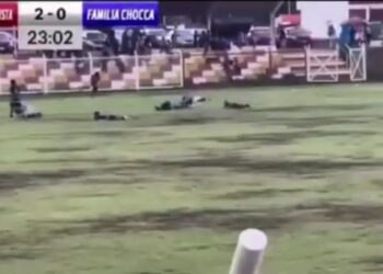 VIRAL : ಫುಟ್ಬಾಲ್ ಪಂದ್ಯದ ವೇಳೆ ಬಡಿದ ಸಿಡಿಲು – ಮೈದಾನದಲ್ಲೇ ಆಟಗಾರ ಸಾವು !