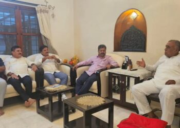 ಪಂಚಮಸಾಲಿ ಮೀಸಲಾತಿ; ಲಾಠಿಚಾರ್ಜ್ ಬೆನ್ನಲ್ಲೇ ನಾಯಕರ ಭೇಟಿ..!