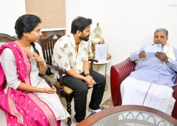 ಮದುವೆಗೆ ಭಾವೀ ಪತ್ನಿಯೊಂದಿಗೆ ಸಿಎಂ ಸಿದ್ದರಾಮಯ್ಯಗೆ ಆಹ್ವಾನವಿತ್ತ ಡಾಲಿ ಧನಂಜಯ್