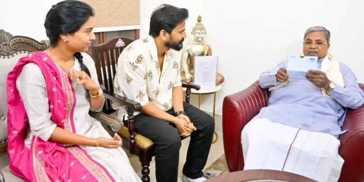 ಮದುವೆಗೆ ಭಾವೀ ಪತ್ನಿಯೊಂದಿಗೆ ಸಿಎಂ ಸಿದ್ದರಾಮಯ್ಯಗೆ ಆಹ್ವಾನವಿತ್ತ ಡಾಲಿ ಧನಂಜಯ್