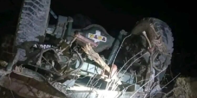 ವಾಹನ ಕಮರಿಗೆ ಉರುಳಿ ಐವರು ಯೋಧರ ಸಾವು