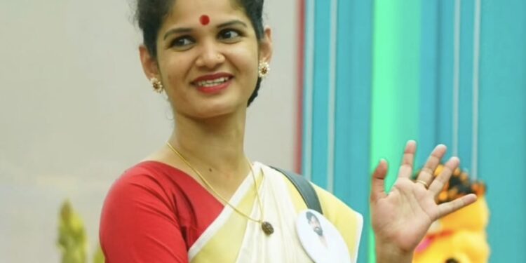 ಇದ್ದಕ್ಕಿದ್ದ ಹಾಗೆ ಬಿಗ್ ಬಾಸ್ ಮನೆಯಿಂದ ಹೊರಬಂದ ಚೈತ್ರಾ – ಇದಕ್ಕೆ ಕಾರಣ ಏನು ಗೊತ್ತಾ?