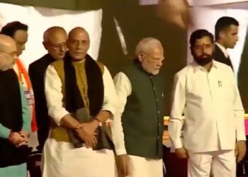 ವೇದಿಕೆ ಮೇಲೆ ಏಕನಾಥ್ ಶಿಂಧೆಗೆ ಅವಮಾನ ?! ಚರ್ಚೆಗೆ ಕಾರಣವಾದ ಬಿಜೆಪಿ ನಾಯಕರ ನಡೆ !