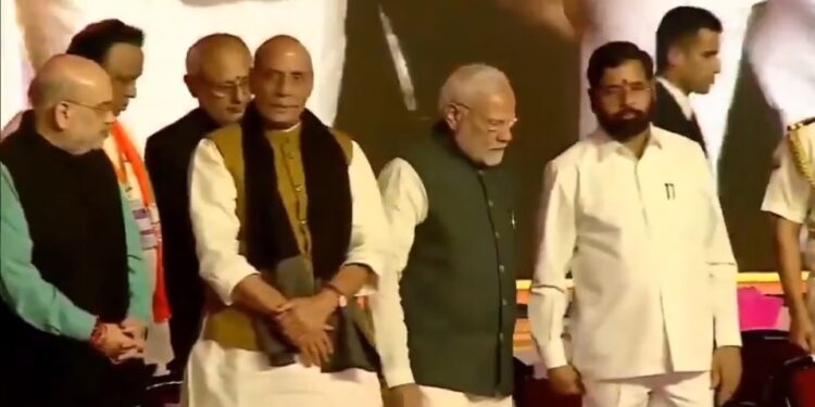 ವೇದಿಕೆ ಮೇಲೆ ಏಕನಾಥ್ ಶಿಂಧೆಗೆ ಅವಮಾನ ?! ಚರ್ಚೆಗೆ ಕಾರಣವಾದ ಬಿಜೆಪಿ ನಾಯಕರ ನಡೆ !