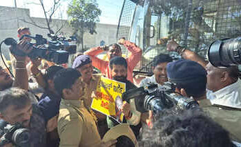 ಸಚಿವ ಪ್ರಿಯಾಂಕ್ ಖರ್ಗೆ ವಿರುದ್ಧ ಬಿಜೆಪಿ ಪೋಸ್ಟರ್ ವಾರ್ ! ಸುಪಾರಿ ಸ್ಪಾನ್ಸರ್ ಖರ್ಗೆ ಪೋಸ್ಟರ್ ಅಂಟಿಸಿ ಪ್ರೊಟೆಸ್ಟ್