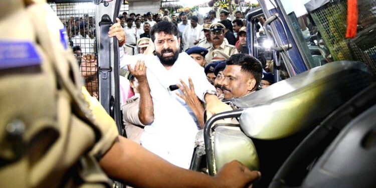 ಬೆಳಗಾವಿಯಲ್ಲಿ ಅರೆಸ್ಟ್‌.. ಬೆಂಗಳೂರು ಕೋರ್ಟ್‌ಗೆ ಹಾಜರ್.. ಮುಂದೇನು..?