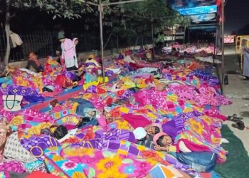 ಅಂಗನವಾಡಿ ಕಾರ್ಯಕರ್ತೆಯರ ಆಹೋರಾತ್ರಿ ಪ್ರೊಟೆಸ್ಟ್! ರಾತ್ರಿಯಿಡಿ ಕೊರೆವ ಚಳಿಯಲ್ಲಿ ಬೀದಿ ಬದಿ ಮಲಗಿ ಹೋರಾಟ !