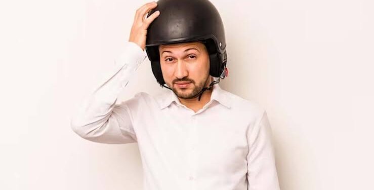 ಹೆಲ್ಮೆಟ್ ಧರಿಸಿ ಹೇರ್ ಫಾಲ್ ಆಗ್ತಾ ಇದ್ರೆ, ಈ ಸಿಂಪಲ್ ಟಿಪ್ಸ್ ಫಾಲೋ ಮಾಡಿ.!