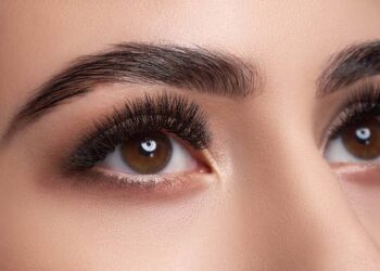 ಕಪ್ಪಾದ ಹುಬ್ಬು – ರೆಪ್ಪೆಗಳಿಗೋಸ್ಕರ ಈ ಸಿಂಪಲ್ ಹೋಂ ರೆಮಿಡಿಯನ್ನ ಟ್ರೈ ಮಾಡಿ.!