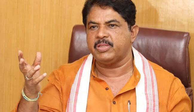 ವಕ್ಫ್ ಆಸ್ತಿ ವಿಚಾರಕ್ಕೆ ಹಸುವಿನ ಕೆಚ್ಚಲು ಕೊಯ್ಯಲಾಗಿದೆ ! ಪ್ರಕರಣಕ್ಕೆ ಹೊಸ ಟ್ವಿಸ್ಟ್ ಕೊಟ್ಟ ಆರ್.ಅಶೋಕ್ ! 