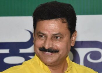 ಸಂಕ್ರಾಂತಿ ನಂತರ ಸರ್ಕಾರ ಪತನ ವಿಚಾರ – ವಿಜಯೇಂದ್ರಗೆ ತಾಕತ್ತು..ದಮ್ಮು ಇದ್ರೆ…?! ಬಿವೈವಿ ಬೇಳೂರು ಗೋಪಾಲಕೃಷ್ಣ ವಾಗ್ದಾಳಿ ! 