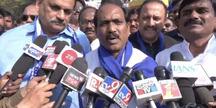 ಇನ್ಮುಂದೆ ನಾಲಗೆ ಮೇಲೆ ಹಿಡಿತವಿಟ್ಟು ಮಾತನಾಡಿ – ಅಮಿತ್ ಶಾ ವಿರುದ್ಧ ಶಾಸಕ ಪ್ರಸಾದ್ ಅಬ್ಬಯ್ಯ ವಾಗ್ದಾಳಿ!