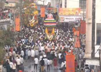 ಕೊಪ್ಪಳದ ಗಂಗಾವತಿಯ ಆರಾಧ್ಯದೈವ ಚನ್ನಬಸಪ್ಪ ಅಜ್ಜನ ರಥೋತ್ಸವ – ಸರ್ವಧರ್ಮಿಯ ಭಾವೈಕ್ಯತೆಗೆ ಸಾಕ್ಷಿಯಾದ ಜಾತ್ರೆ ! 