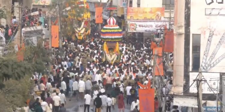 ಕೊಪ್ಪಳದ ಗಂಗಾವತಿಯ ಆರಾಧ್ಯದೈವ ಚನ್ನಬಸಪ್ಪ ಅಜ್ಜನ ರಥೋತ್ಸವ – ಸರ್ವಧರ್ಮಿಯ ಭಾವೈಕ್ಯತೆಗೆ ಸಾಕ್ಷಿಯಾದ ಜಾತ್ರೆ ! 