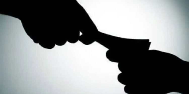 ಜಮ್ಮು ಕಾಶ್ಮೀರದಲ್ಲಿ 900 ಕ್ಕೂ ಹೆಚ್ಚು ಸರ್ಕಾರೀ ಉದ್ಯೋಗಿಗಳು ಅವ್ಯವಹಾರದಲ್ಲಿ ಭಾಗಿ