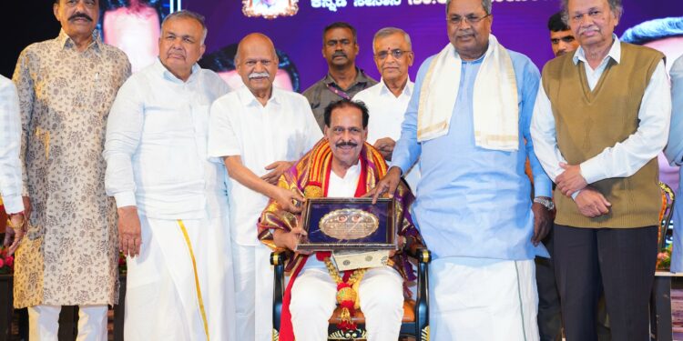 ನಾನು ಇವತ್ತಿಗೂ ಕನ್ನಡದಲ್ಲೇ ಸಹಿ ಹಾಕ್ತೀನಿ: ಸಿ.ಎಂ ಸಿದ್ದರಾಮಯ್ಯ