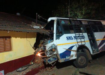 ಬೈಕ್ ಗೆ ಖಾಸಗಿ ಬಸ್ ಡಿಕ್ಕಿಯಾಗಿ ಭೀಕರ ಅಪಘಾತ – ಬೈಕ್ ಸವಾರರು ಸ್ಥಳದಲ್ಲೇ ಸಾವು ! 