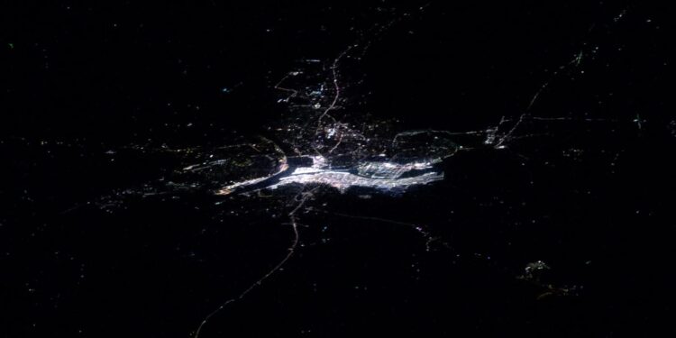 ಬಾಹ್ಯಾಕಾಶದಿಂದ ಸೆರೆಯಾದ ಮಹಾ ಕುಂಭಮೇಳದ ಅದ್ಧೂರಿ ವೈಭವ ..! ಅದ್ಭುತ ಫೋಟೋಗಳನ್ನು ಹಂಚಿಕೊಂಡ ನಾಸಾ!