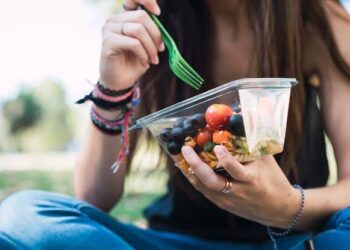 ಪ್ಲಾಸ್ಟಿಕ್ ನಿಂದ ತಯಾರಿಸಿದಂತಹ ಬಾಕ್ಸ್ ಗಳನ್ನ ಟಿಫನ್ / ಲಂಚ್ ಬಾಕ್ಸ್ ಆಗಿ ಬಳಸುವುದು ಹಾನಿಕಾರಿ- ಯಾಕೆ?