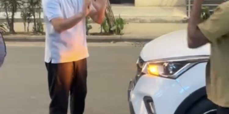 ರಾಹುಲ್ ದ್ರಾವಿಡ್ ಕಾರು ಅಪಘಾತ…! ನಿಂತಿದ್ದ ಕಾರಿಗೆ ಗುದ್ದಿದ ಲಗೇಜ್ ಆಟೋ – ದ್ರಾವಿಡ್ ಏನ್ ಮಾಡಿದ್ರು ಗೊತ್ತಾ..?