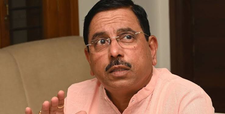 ಮೈಸೂರು ಗಲಭೆ ಒಂದು ಪೂರ್ವ ನಿಯೋಜಿತ ಕೃತ್ಯ – ಕೇಂದ್ರ ಸಚಿವ ಪ್ರಹ್ಲಾದ್ ಜೋಶಿ ಹಿಸ ಬಾಂಬ್ !