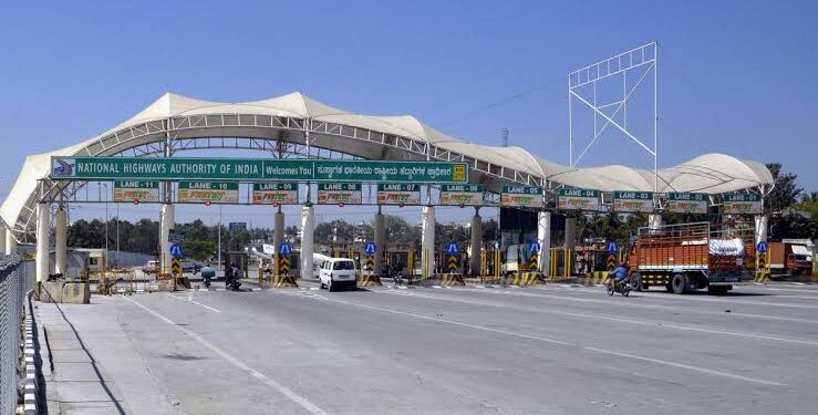 ಬೆಂಗಳೂರು-ಮೈಸೂರು ಎಕ್ಸ್‌ಪ್ರೆಸ್‌ ವೇನಲ್ಲಿ ಟೋಲ್ ರಂಪಾಟ..! ಟೋಲ್ ತಪ್ಪಿಸಲು ಇದ್ದ ಕಳ್ಳ ಮಾರ್ಗ ಬಂದ್! 