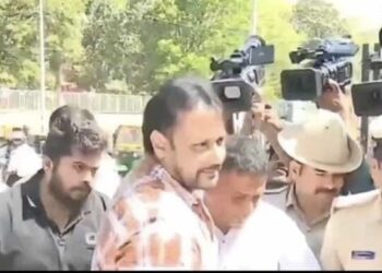 ನಟ ದರ್ಶನ್ ವಿರುದ್ಧ ಮಾಫಿ ಸಾಕ್ಷಿಯಾಗುವಂತೆ ಒತ್ತಡ..! ವಕೀಲ ಸುನೀಲ್ ಕುಮಾರ್ ಸ್ಫೋಟಕ ಆರೋಪ !