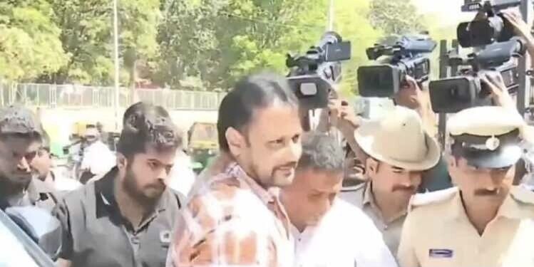 ನಟ ದರ್ಶನ್ ವಿರುದ್ಧ ಮಾಫಿ ಸಾಕ್ಷಿಯಾಗುವಂತೆ ಒತ್ತಡ..! ವಕೀಲ ಸುನೀಲ್ ಕುಮಾರ್ ಸ್ಫೋಟಕ ಆರೋಪ !