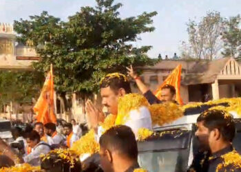 ಸಿಟಿ ರವಿ – ವಿಜಯೇಂದ್ರ ನಡುವಿನ ಮುನಿಸು ಶಮನ ..? ಬಿವೈವಿ ಗೆ ಚಿಕ್ಕಮಗಳೂರಲ್ಲಿ ಹೂ ಮಳೆ ಸ್ವಾಗತ !