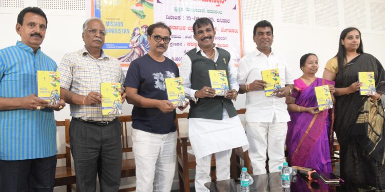 ಯುವಕರು ಪುಸ್ತಕ ಓದುವ ಹವ್ಯಾಸ ಬೆಳೆಸಿಕೊಳ್ಳಿ : ನಿರ್ದೇಶಕ ಶ್ರೀನಿವಾಸ ರಾಜು