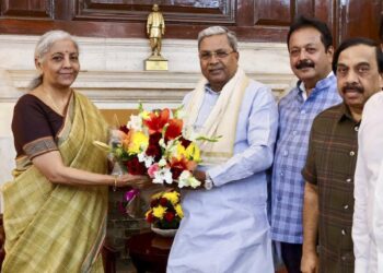 ನಿರ್ಮಲಾ ಸೀತಾರಾಮನ್ ಅವರ ಬಳಿ ಮೂರು ಬಾರಿ ಹೋಗಿ ಮನವಿ  ಮಾಡಿದ್ರ ಸಿ.ಎಂ ಸಿದ್ದರಾಮಯ್ಯ