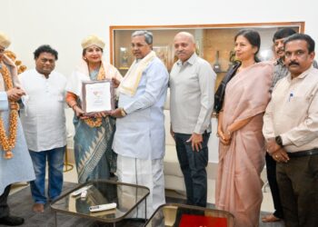 ಚಿತ್ರರಂಗದ ಮೇರು ನಟಿ, ಬಹುಭಾಷಾ ಕಲಾವಿದೆ ಶ್ರೀಮತಿ ಶಬಾನಾ ಆಜ್ಮಿ ಸಿದ್ದರಾಮಯ್ಯ ಗೌರವಿಸಿದರು