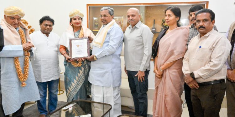 ಚಿತ್ರರಂಗದ ಮೇರು ನಟಿ, ಬಹುಭಾಷಾ ಕಲಾವಿದೆ ಶ್ರೀಮತಿ ಶಬಾನಾ ಆಜ್ಮಿ ಸಿದ್ದರಾಮಯ್ಯ ಗೌರವಿಸಿದರು