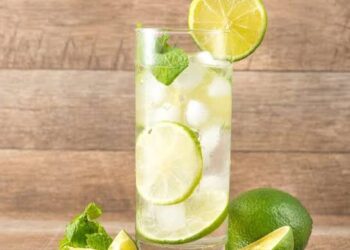 ಬೇಸಿಗೆಯಲ್ಲಿ ತಂಪಿಗಾಗಿ ಲೈಮ್ ವಾಟರ್!