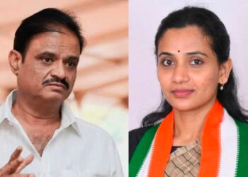 ಆರ್.ಆರ್ ನಗರದಲ್ಲಿ ಜಿದ್ದಾಜಿದ್ದಿ ರಾಜಕಾರಣ – ಫ್ಲೆಕ್ಸ್  ವಿಚಾರಕ್ಕೆ ಮುನಿರತ್ನ & ಕುಸುಮಾ ಬೆಂಬಲಿಗರ ಕಿತ್ತಾಟ