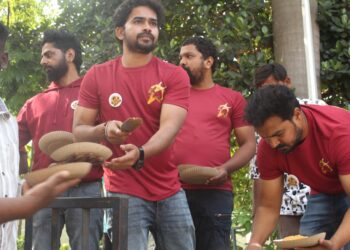 ವರನಟ ಡಾ||ರಾಜಕುಮಾರ್ ಹುಟ್ಟುಹಬ್ಬದ ದಿನ “ದಿ” ಚಿತ್ರತಂಡದಿಂದ ಅನ್ನದಾನ .