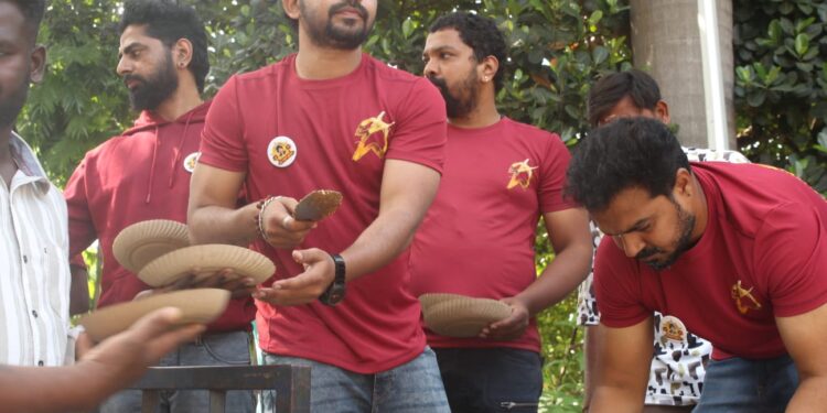 ವರನಟ ಡಾ||ರಾಜಕುಮಾರ್ ಹುಟ್ಟುಹಬ್ಬದ ದಿನ “ದಿ” ಚಿತ್ರತಂಡದಿಂದ ಅನ್ನದಾನ .