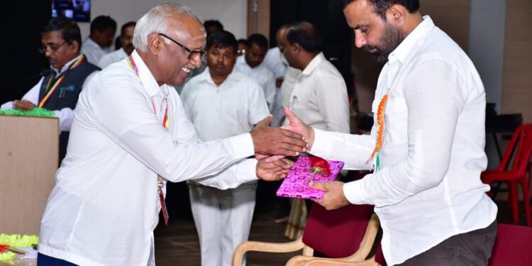 ಶಿಕ್ಷಕರ ಸಮಸ್ಯೆಗಳ ಪರಿಹಾರಕ್ಕೆ ಮತ್ತು ಶೈಕ್ಷಣಿಕ ಗುಣಮಟ್ಟ ಸುಧಾರಣೆಗೆ ಅಗತ್ಯ ಕ್ರಮ