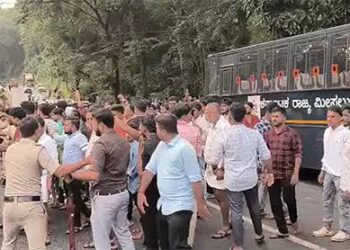 ಧರ್ಮಸ್ಥಳ ಪ್ರಕ್ಷುಬ್ಧ..! – ಯೂಟ್ಯೂಬರ್ಗಳ ಮೇಲೆ ಹಲ್ಲೆ.. ಪ್ರತಿಭಟನೆ..FIR.. ಮುಂದೇನು..?!